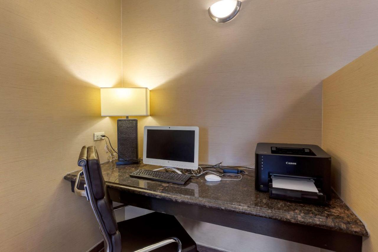 Comfort Inn Hobart-Merrillville I-65 Exterior photo