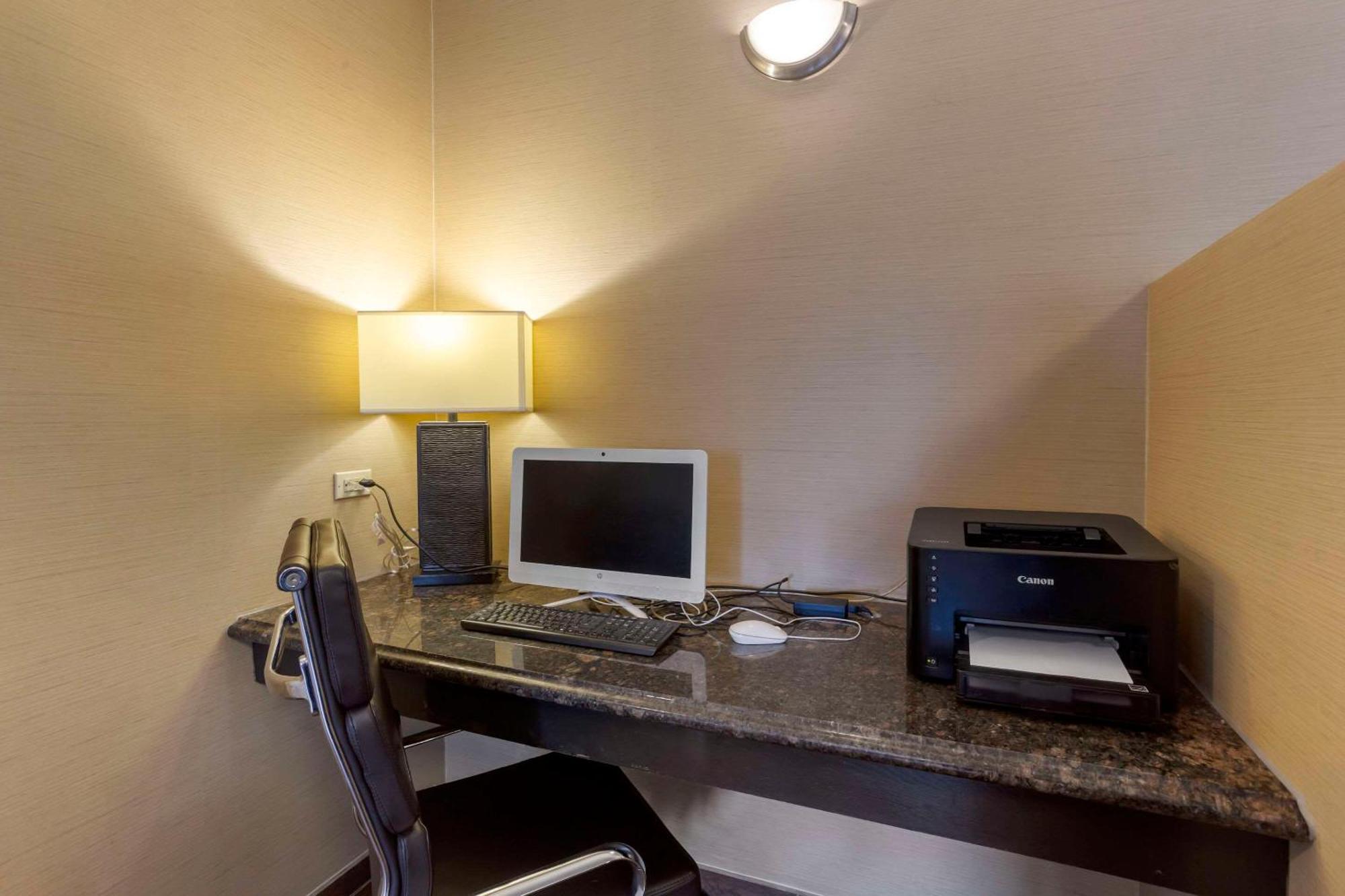 Comfort Inn Hobart-Merrillville I-65 Exterior photo